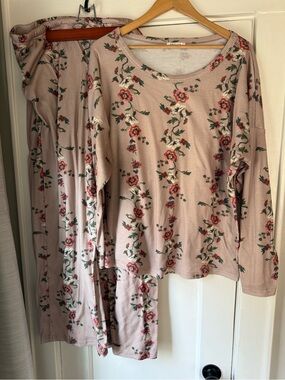 NWOT Cozy Floral Lounge Pajama Set in Tan & Pink